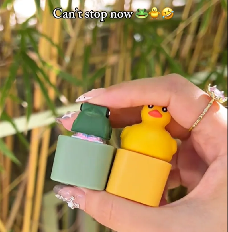 Upgrade Funny Frog/Duck Key chains Rechargeable Keyboard Clicker Sound Keyring with LED Light for Stress Relief Fashion Jewelry