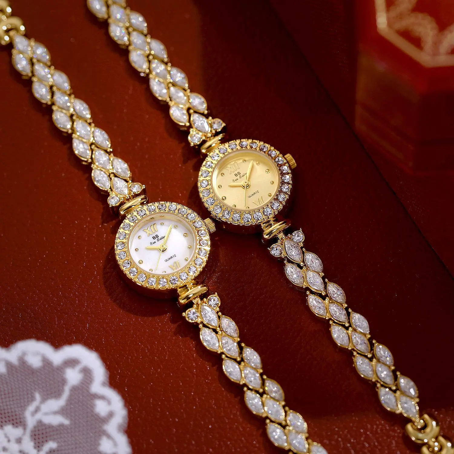 2025 New Style Women's Watch Brand Elegant Fashion Diamond Strap SeaShell Pearl Dial Luxury Waterproof Gold Watch Ladies