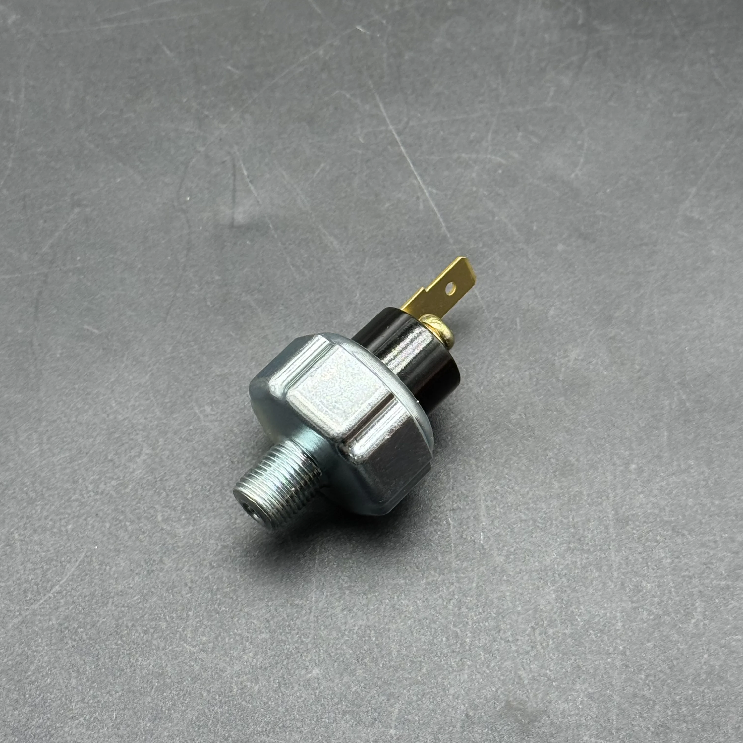 

Для Isuzu Qingling 100P Пикап JMC Kaiyun Shunda Масляная пробка Датчик давления масла 4JB1