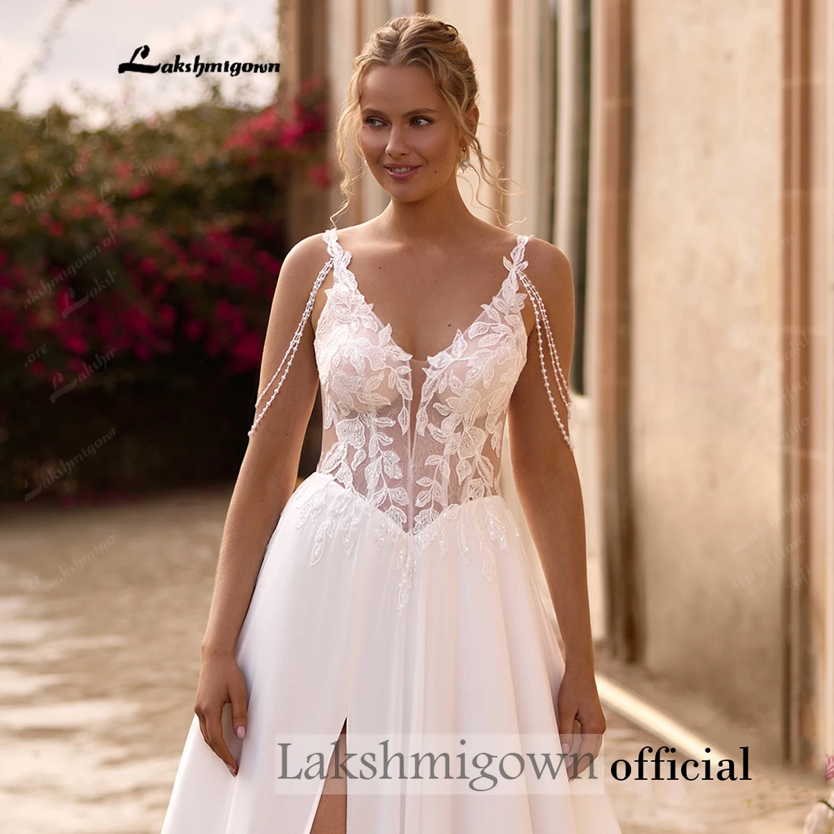 Sexy Boho-Brautkleid mit tiefem V-Ausschnitt, Spitze, Illusions-Oberteil, Perlenbesatz, Perlenketten-Trägern, hohem Schlitz und A-Linien-Schnitt aus Chiffon – Detail 7