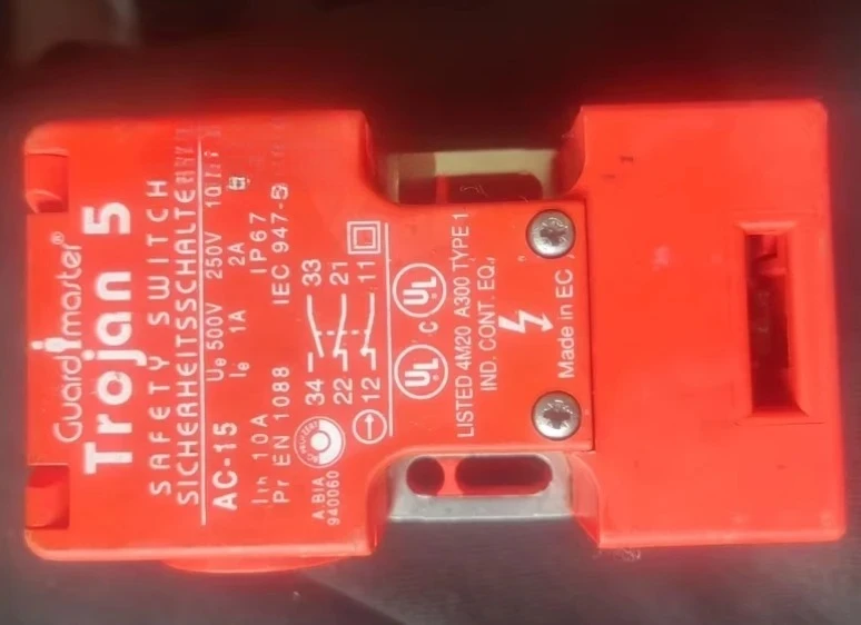 

second hand Safety lock, model Trojan5, protection class IP67, IEC-947-5-1 standard. Good quality, easy to use