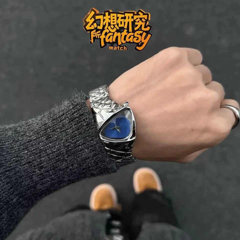 Y2K dragon eye and snake eye design, high-end texture, waterproof, retro quartz watch accessories, suitable for couples to wear.