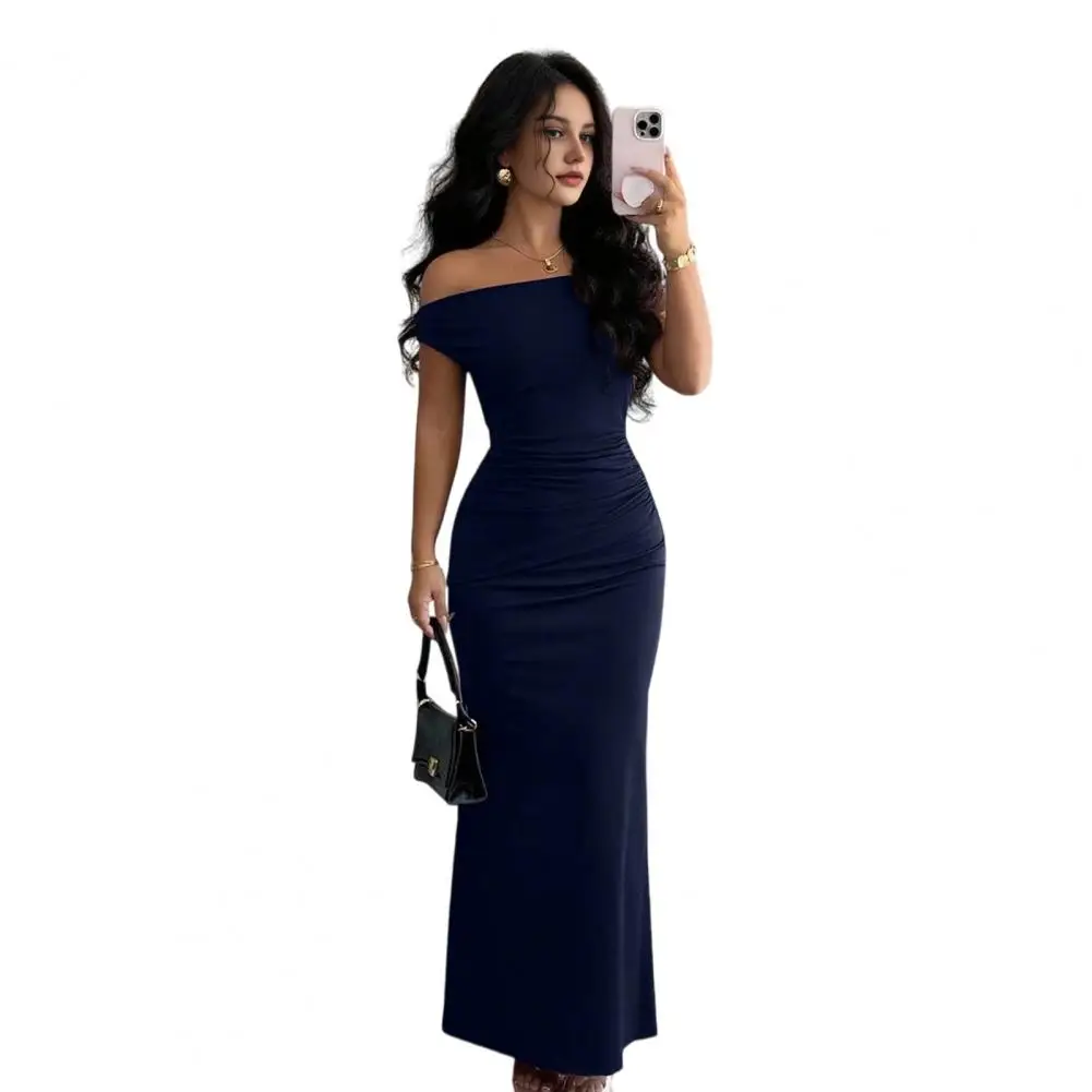 Maxi Dress Formal Dress Off-shoulder Evening Dress with Metal Buckle Slim Fit Maxi Gown Solid Color Formal Attire for Dinner