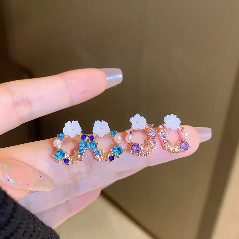 2 Pairs Flower Leaves Stud Earrings for Women Girls Korean Fashion Rhinestone Crystal Stud Earrings Party Banquet Jewelry Gift