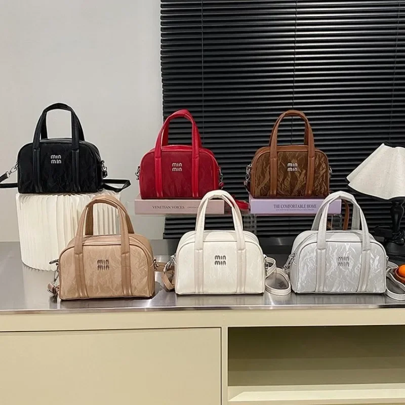 Elegante, trendige Designer-Wickeltasche für Damen, Leder-Tragetasche mit Buchstaben-Logo, Vintage-Charme und Crossbody-Schulterriemen