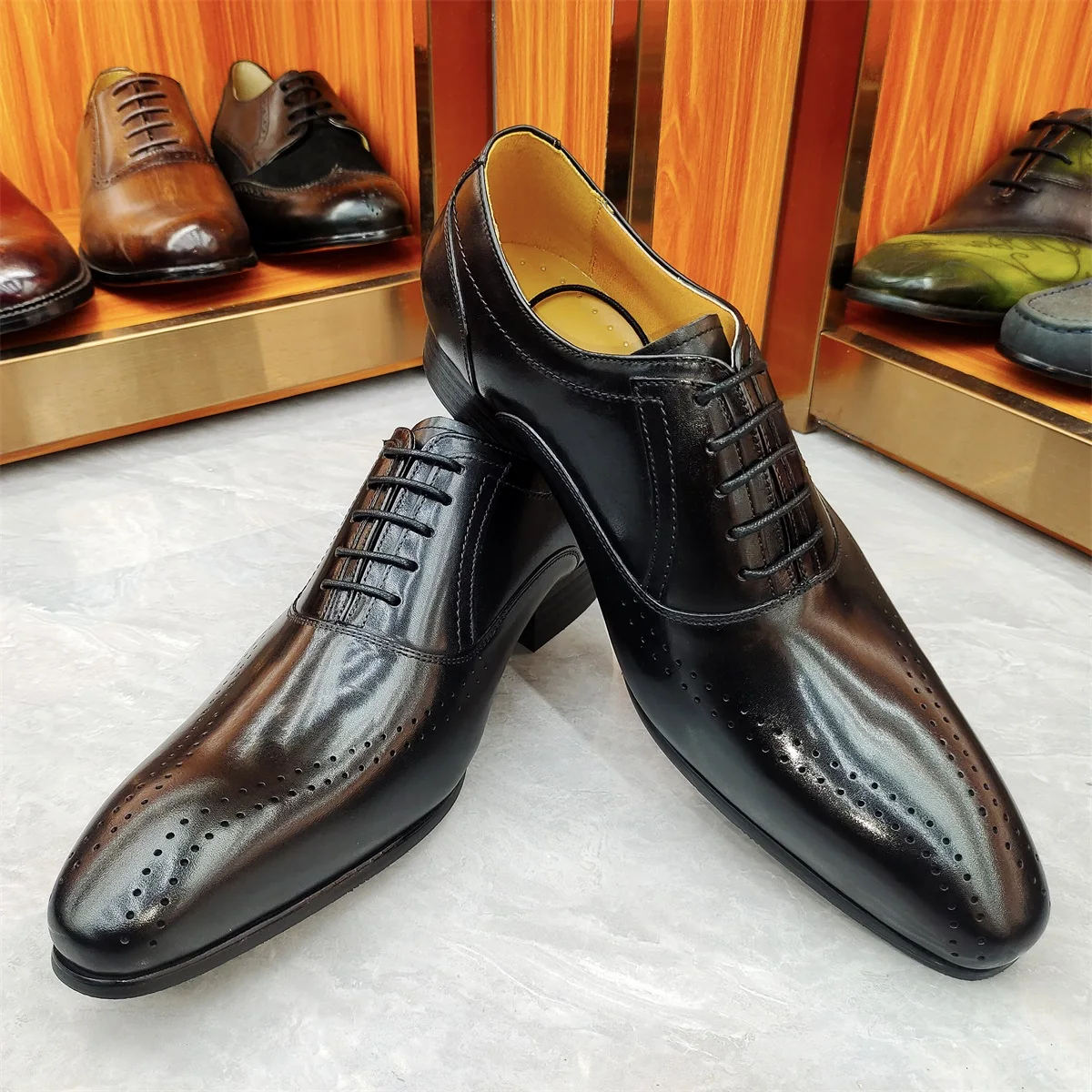 Leather Shoes Men's Pointed Toe Four Seasons Leather Shoes Business Formal Shoes Patent Bright Leather Low-top Shoes Black