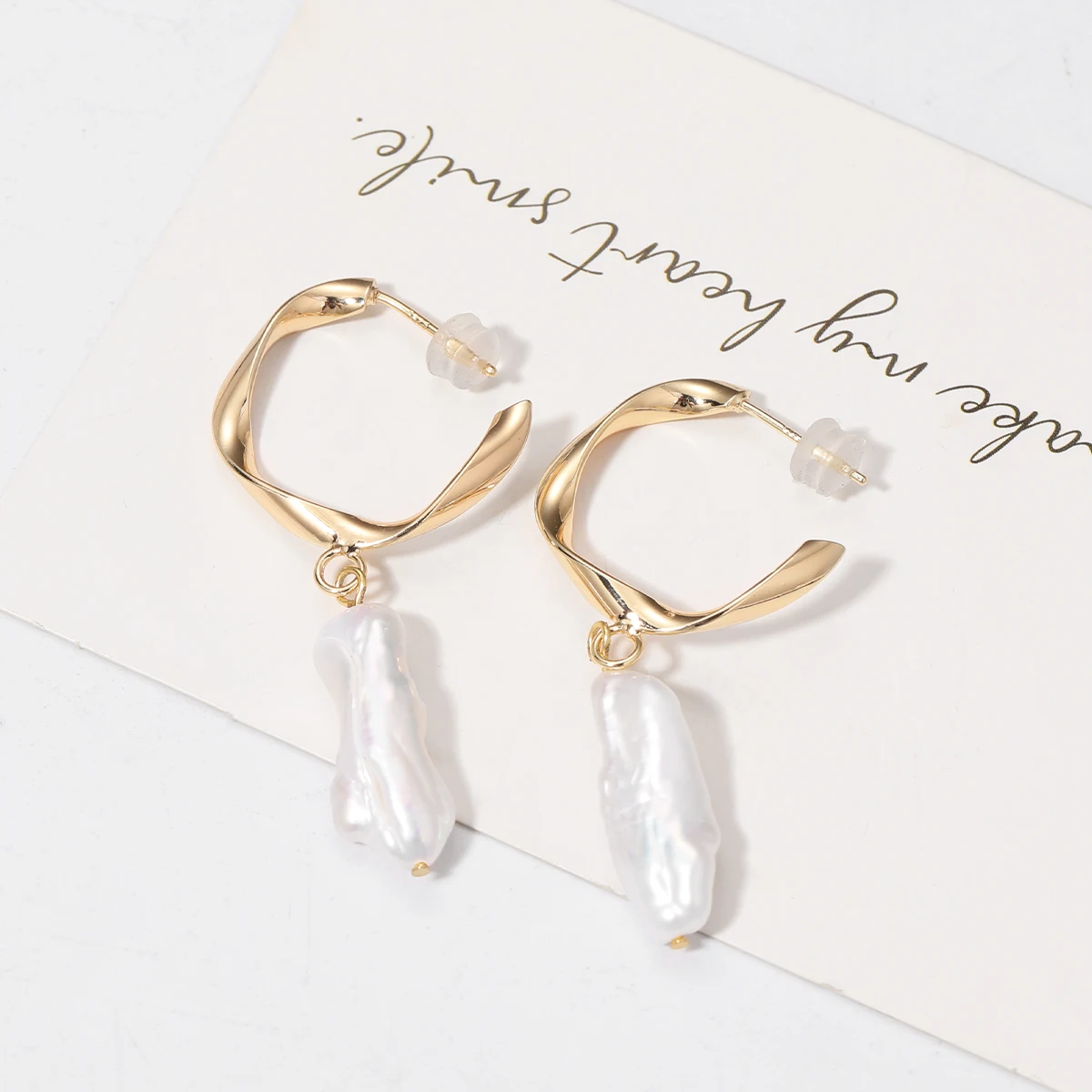 

New 2025 fashion women earrings natural freshwater pearl pendant earrings simple fashion earrings accessories wholesale