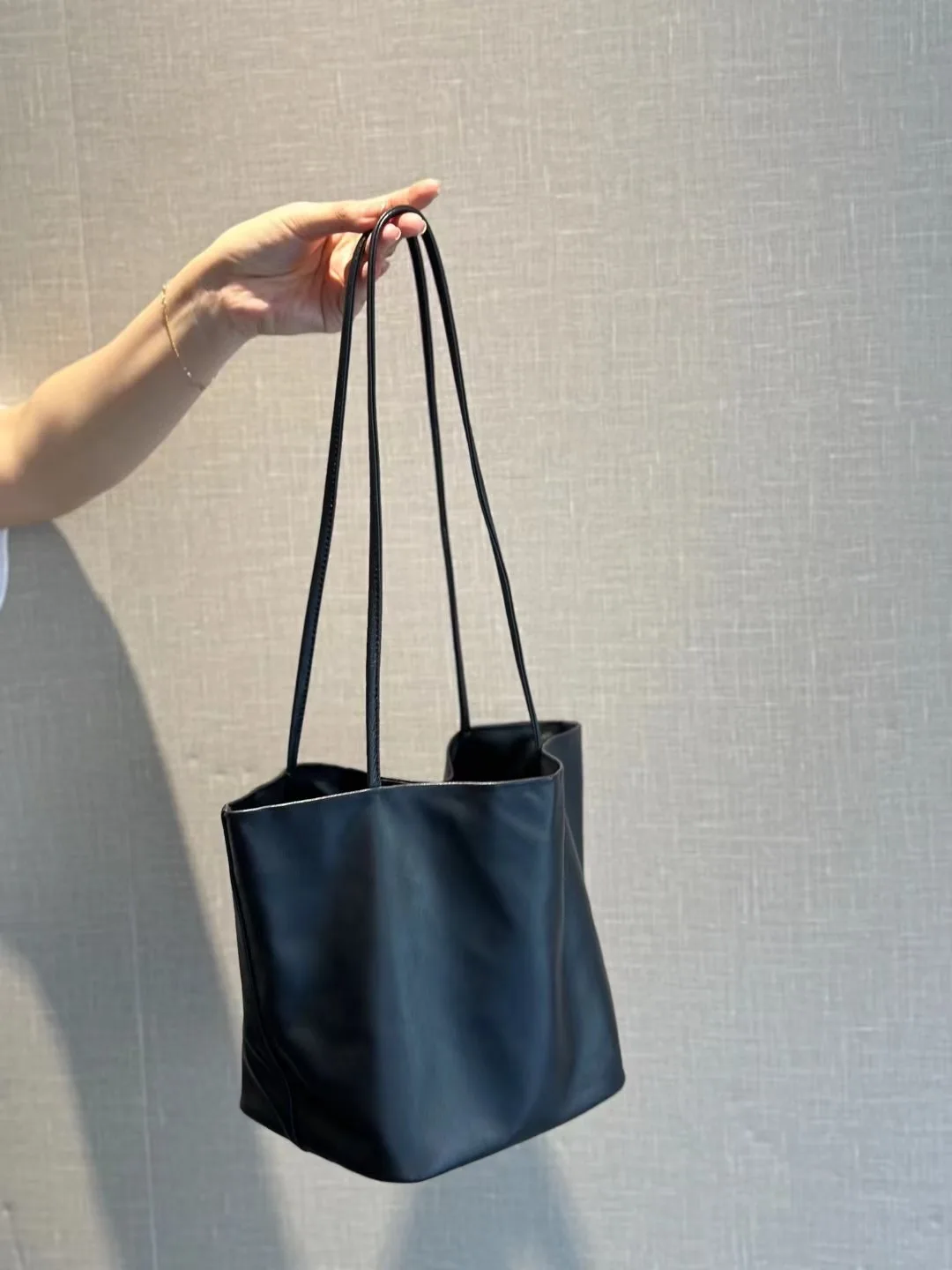 Elegant Leather Sheepskin Women's Bag Versatile Commuter Bag Shoulder Bag Underarm Bag Casual Magnetic Buckle Closure Tote Bag