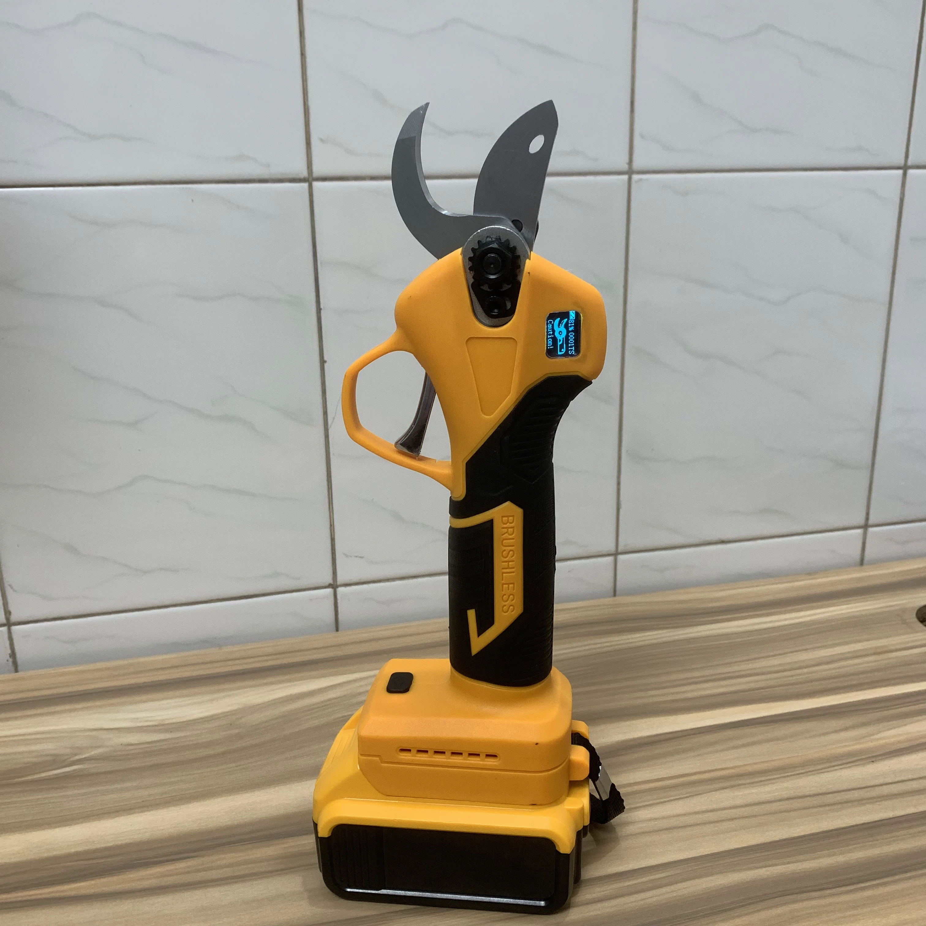 For Dewalt 20V Battery Brushless Electric Pruning Shears Cordless Portable Electric Scissors Branches Cutter Pruning Garden Tool