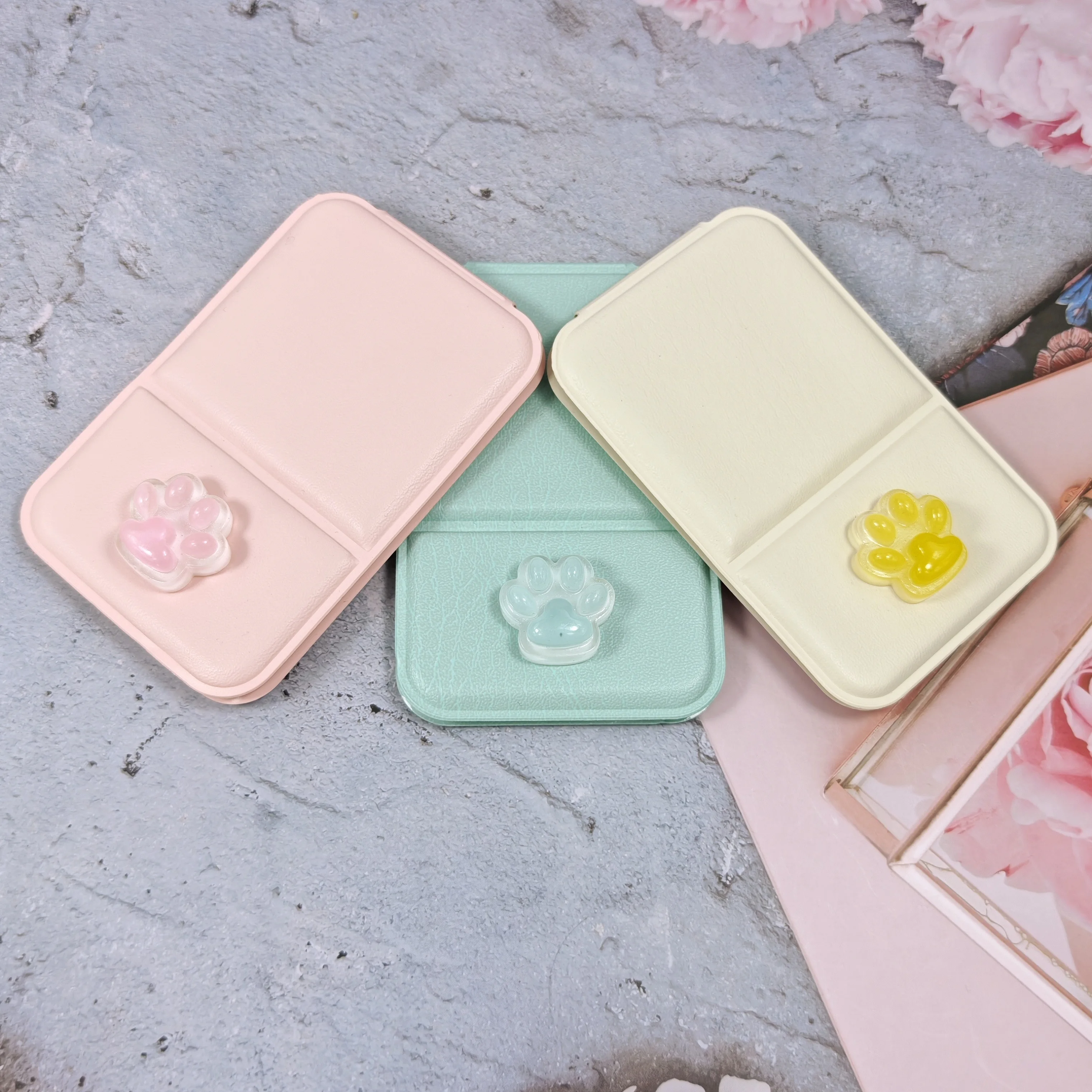 The New Minimalist Dog-Paw Makeup Mirror Is Portable, Foldable, And Can Be Held On A Desktop Or Stand Upright