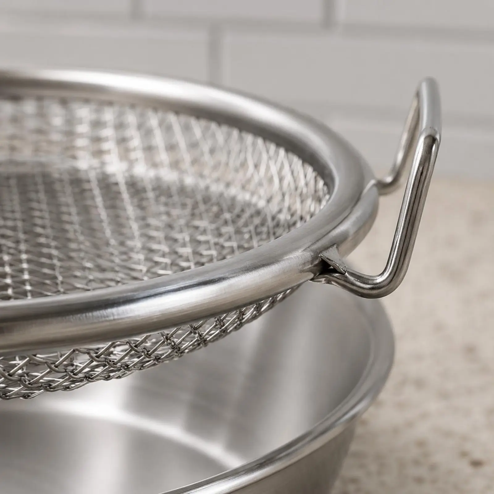 Stainless Steel Fry Basket Easy to Clean Oil Draining Basket Stainless Steel Mesh Tray Heat Resistant Cookware Raised Feet