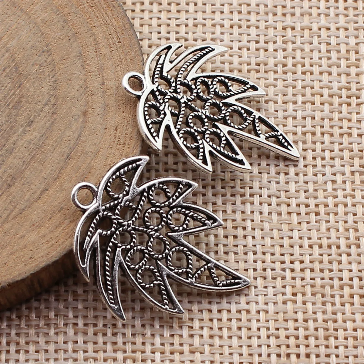 

20pcs 29x22mm(1.14x0.87inch) Antique Silver Color Hollow Leaves Charms Pendants DIY Jewelry Making Accessories