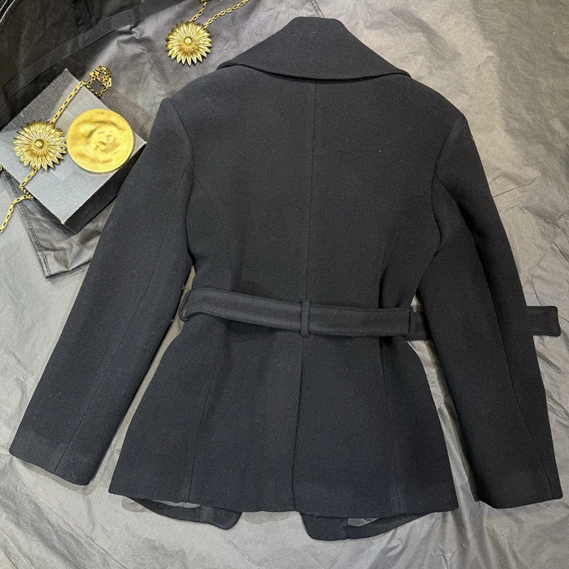 Black pure wool coat, 2026 Autumn/Winter new style, slim-fit short women's coat with metallic belt.