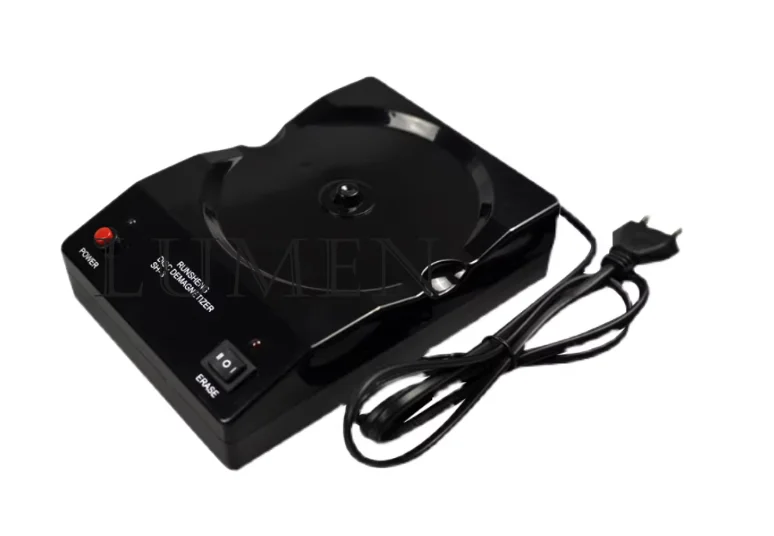 Улучшенный звук Xtron /SH-3 CD/DVD/VCD Degausser: провод для размагничивания синего цвета, очищающий и улучшающий звучание, придающий четкость и естественность.