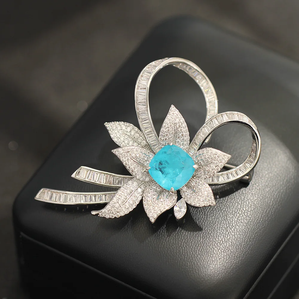 

Новая Элегантная Брошь-Цветок из Имитации Параибы синего цвета, Уникальная, с Инкрустацией Цирконами, в виде Ленты, Стильное Украшение для Придания Изящества