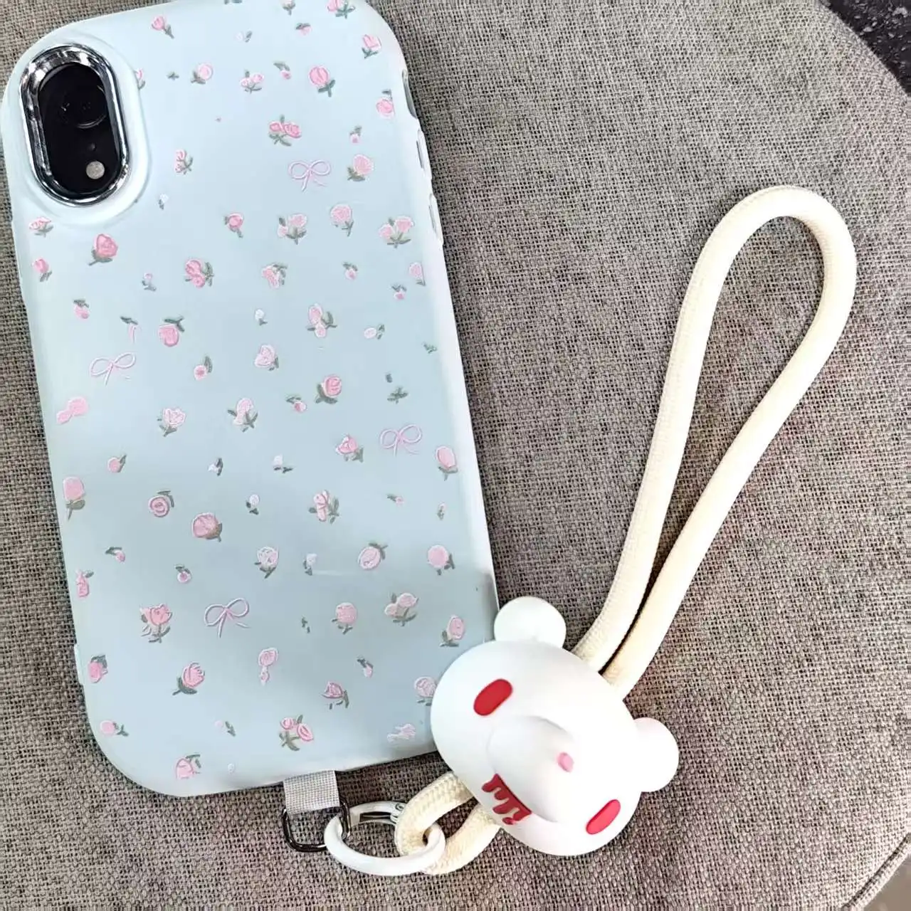 

Two phone straps with cute bear heads (pink/white), rope loops, and clips. Perfect for adding a fun touch to phones.