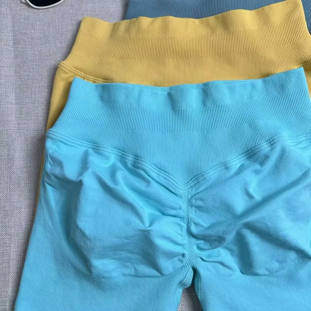 Pantalones cortos sin costuras para mujer, pantalones cortos de gimnasio con cintura baja acanalada, pantalones cortos de Yoga para levantamiento de glúteos, pantalones cortos para correr y bicicleta de estiramiento alto