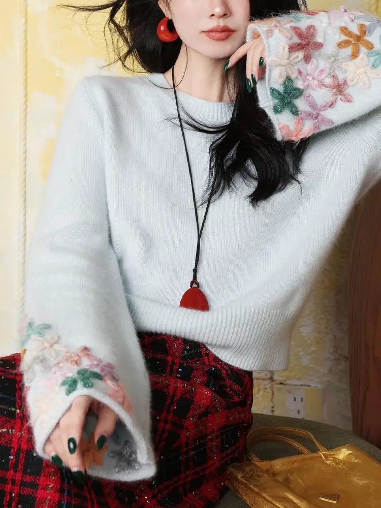 

Women's autumn new loose soft and sticky casual lazy top French style design hook and flower long sleeved knitted sweater