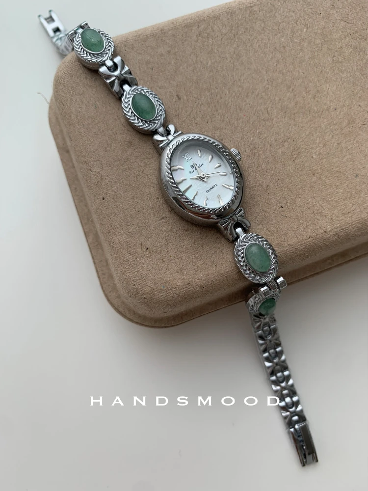 Stylish quartz wristwatch, small dial, jade bracelet style, elegant and fashionable women's watch, a perfect gift for ladies.