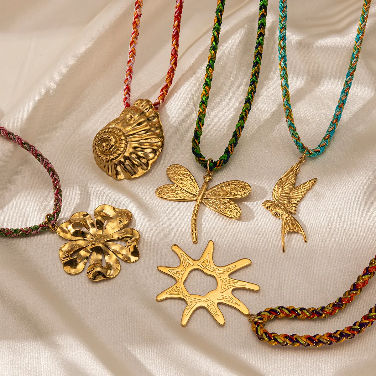 Ocean-Style Conch Pendant Necklace for Women - 18K Gold Plated Stainless Steel, Fade-Resistant Elegant Jewelry - Image 6