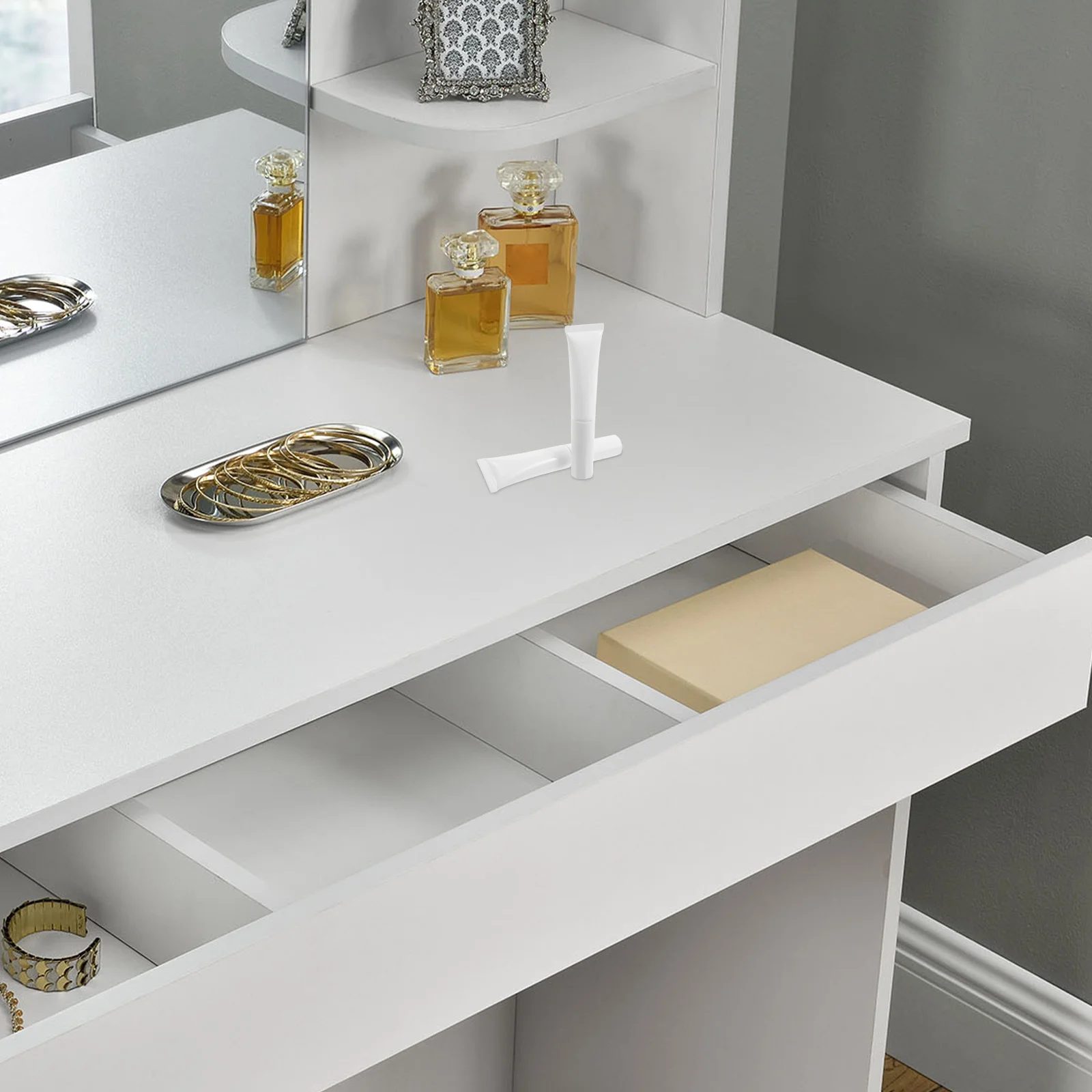 

2Pcs Portable Travel Size 15ml Flocked Head Makeup Tubes Refillable Empty Plastic Lotion Cream Containers for Foundation