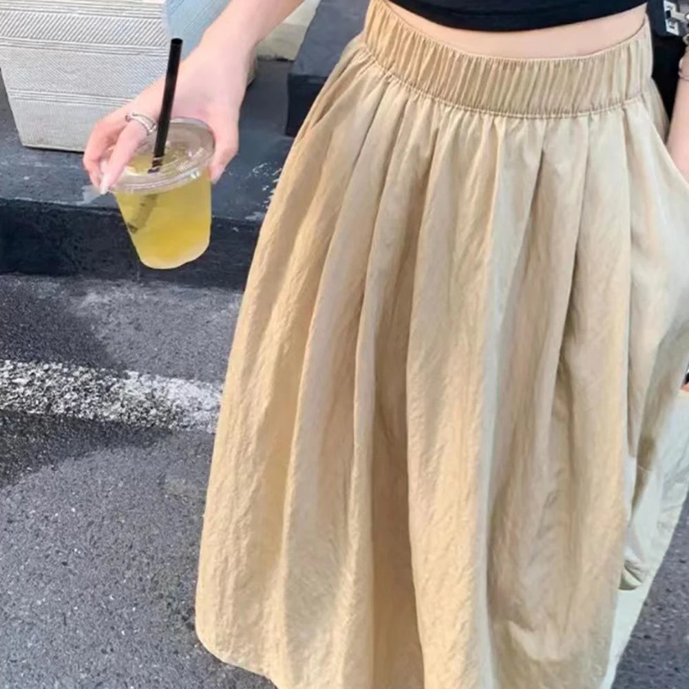 Women's Solid A-Line Skirt with Draped Texture and Elasticized Waistband Pleated Knee-Length Skirt with Functional Side Pockets