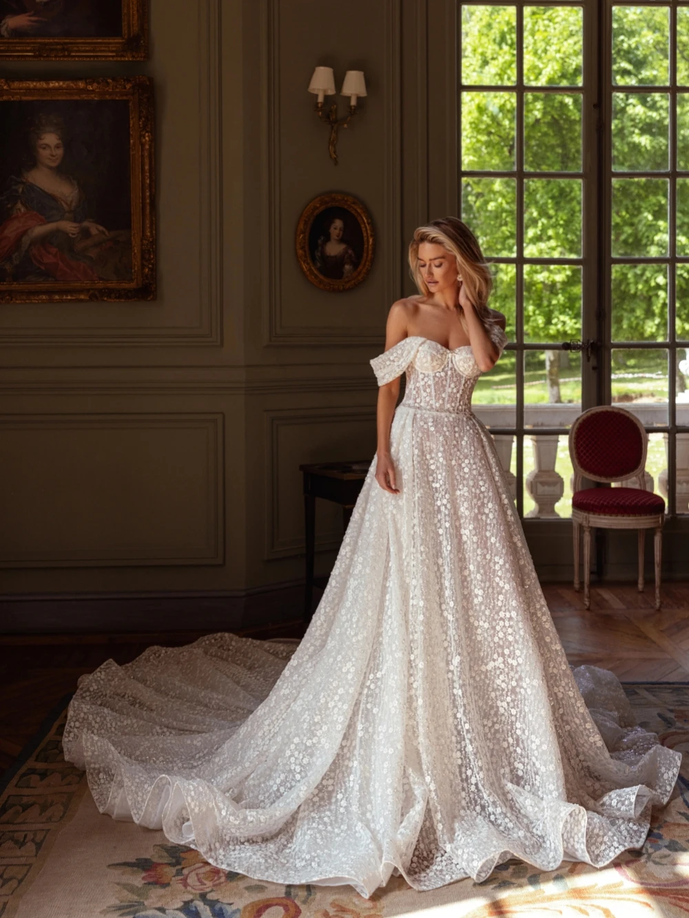 فستان زفاف فاخر مزين بالدانتيل المطرز حالمة على شكل قلب فستان زفاف مخصص بدون أكتاف للعروس