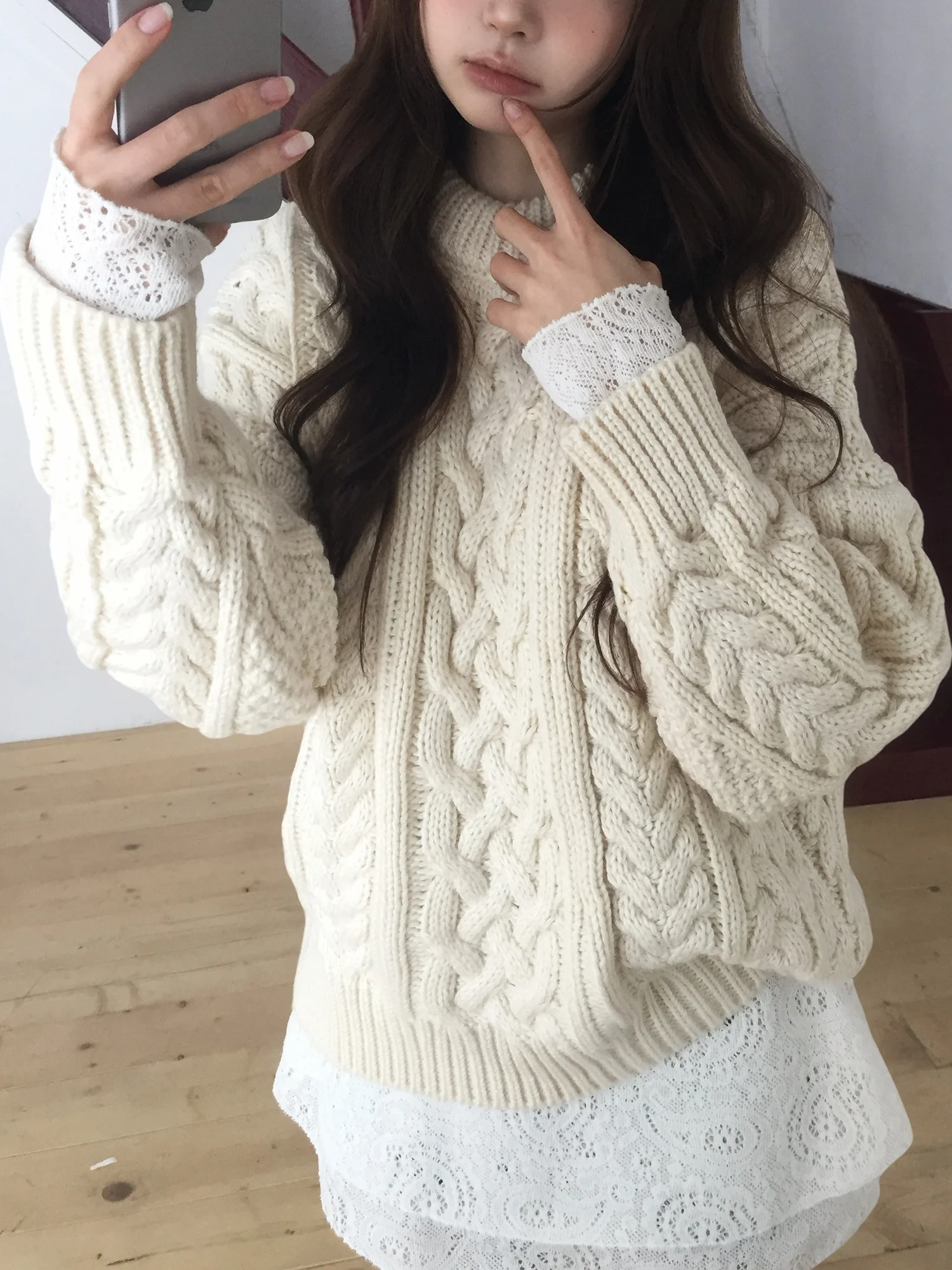 Dzianina damska w retro kwiatowy wzór, luźny sweter z zakładanym dekoltem, długi rękaw, okrągły dekolt, standardowa długość, modny kolor, idealny do dojazdów do pracy.