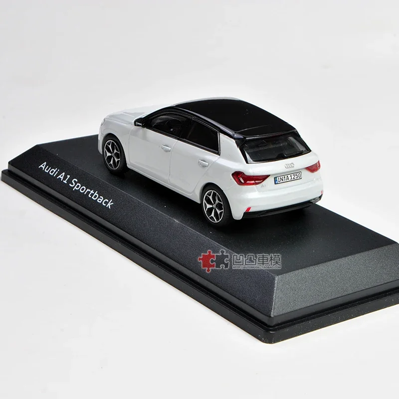 1/43 Audi A1 Suv Legering Auto Model Diecast Metalen Mini Voertuigen Auto Model Miniatuur Schaal Simulatie Collectie Kinderspeelgoed Cadeau