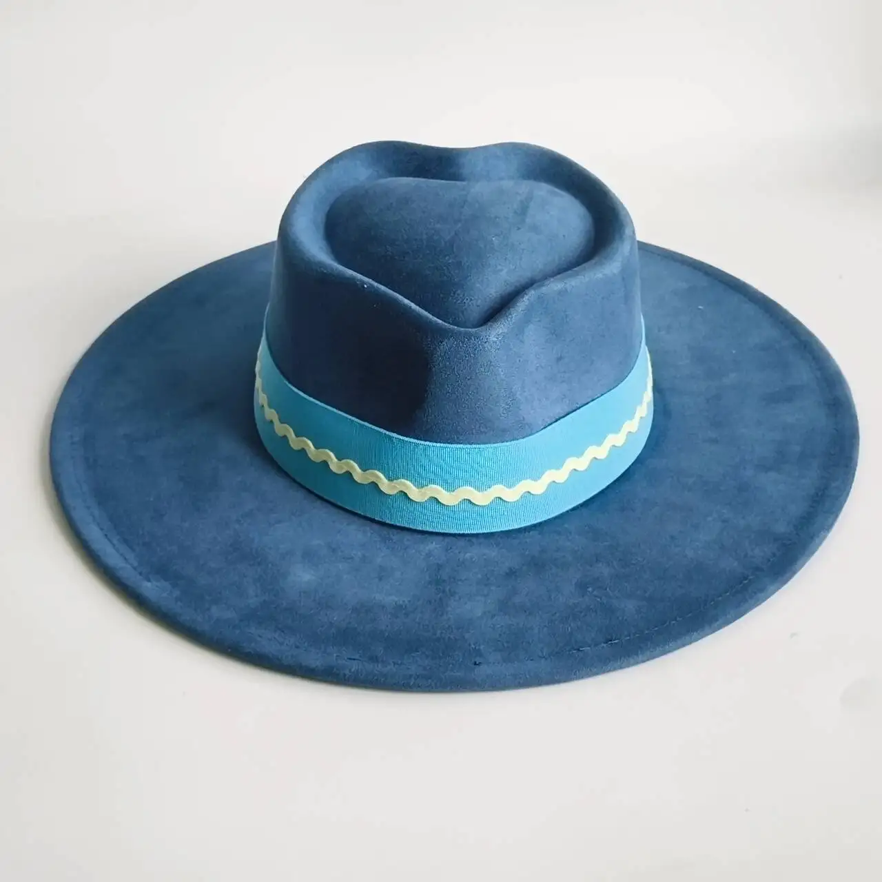 Blue Flat Brim Cowboy Hat for Women Men Suede Western Hat With Wave Ribbon Decor Retro Party Festival Travel Headwear