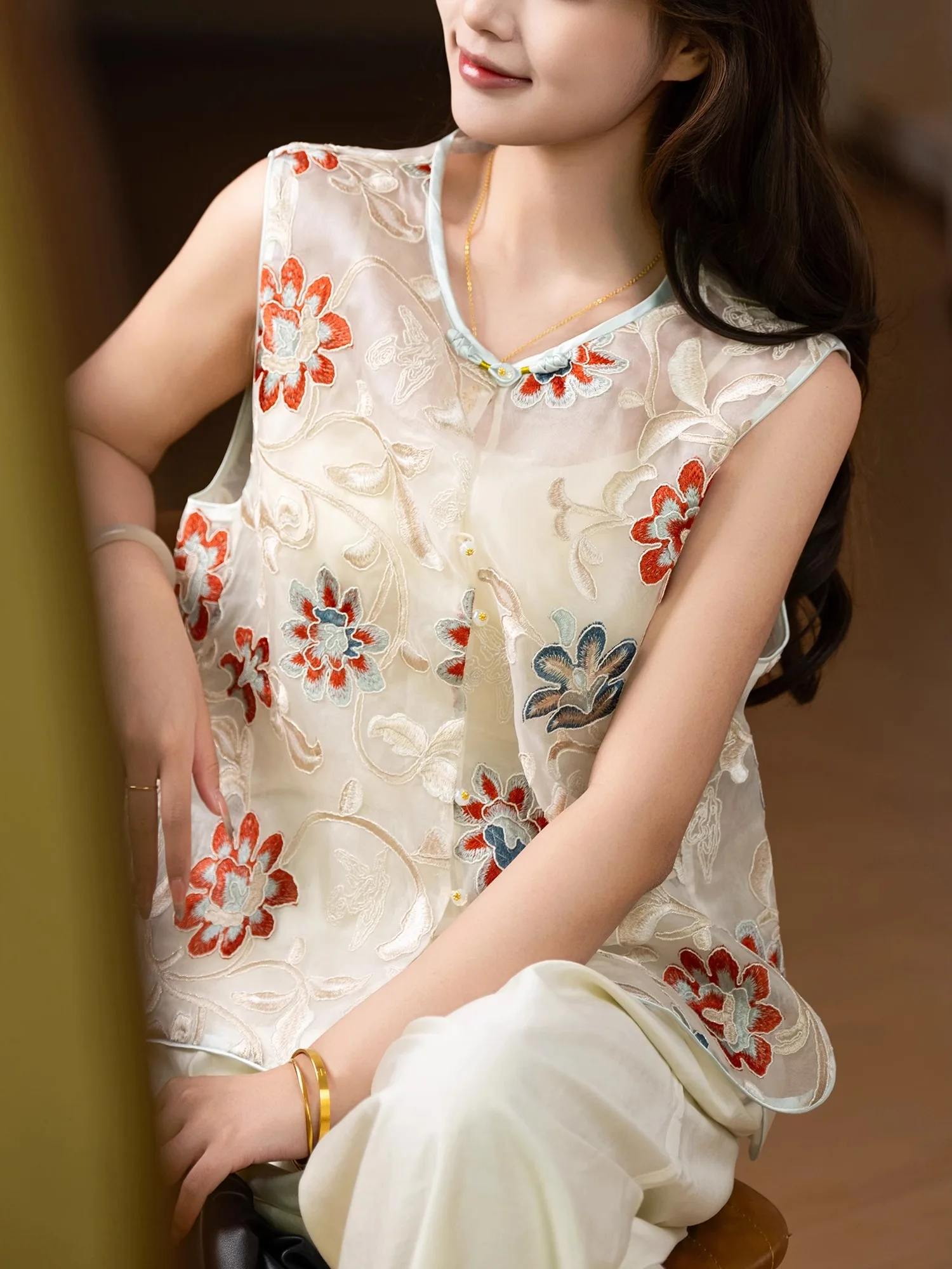 

Женский жилет из 100% шелка серии Ijing Mountain Sea, вышитый пионами, с пуговицами, в стиле тан-костюма