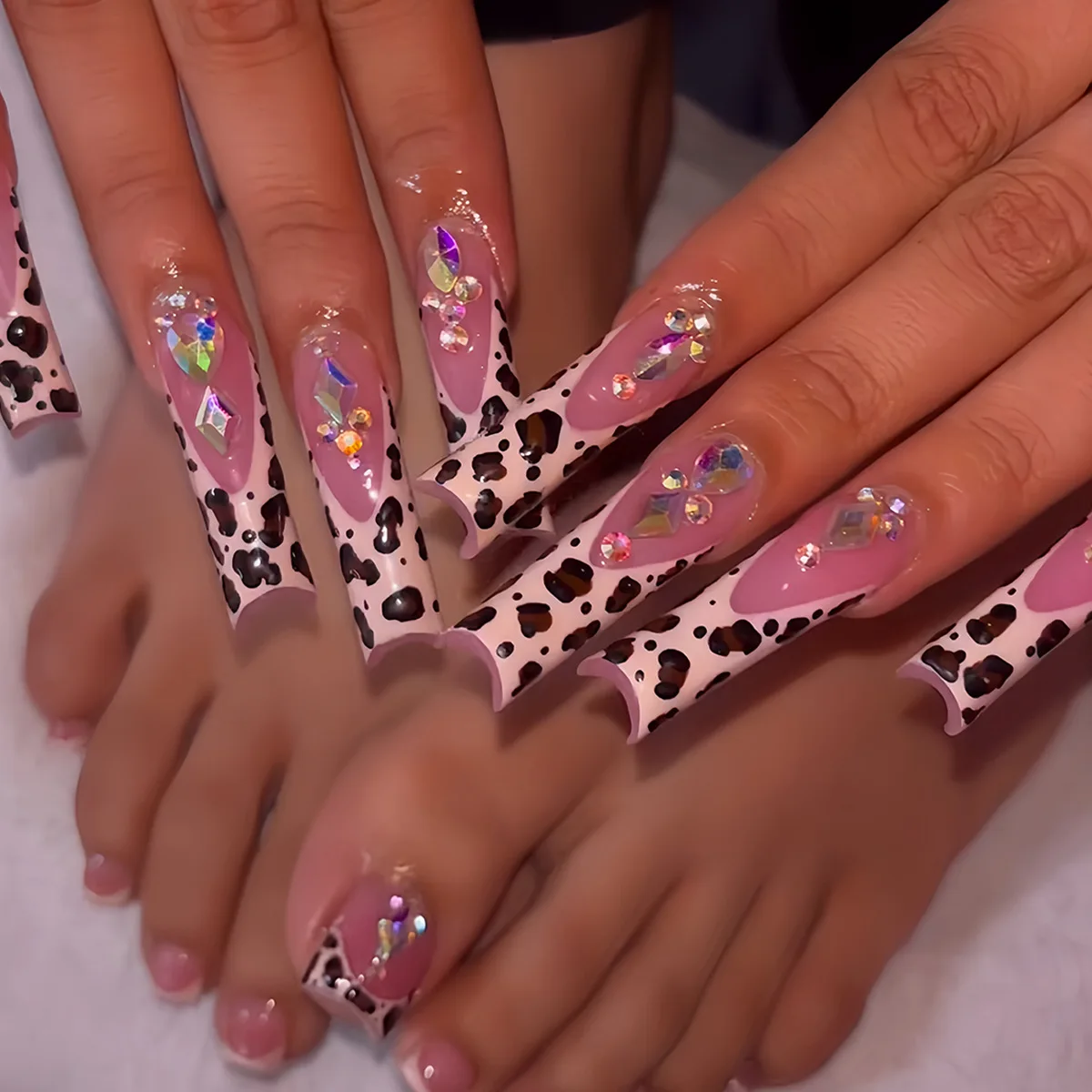 

24pcs Leopard Print French Fake Nails Sets Rhinestone Stick on Nail Simple Long Square False Nail Tips Wearable Press on Nails