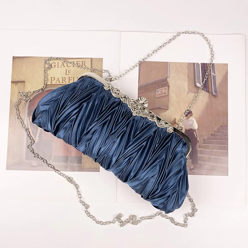 New pleated dinner bag, celebrity banquet clutch, one shoulder cross-body chain, high-end versatility, trendy clutch bag