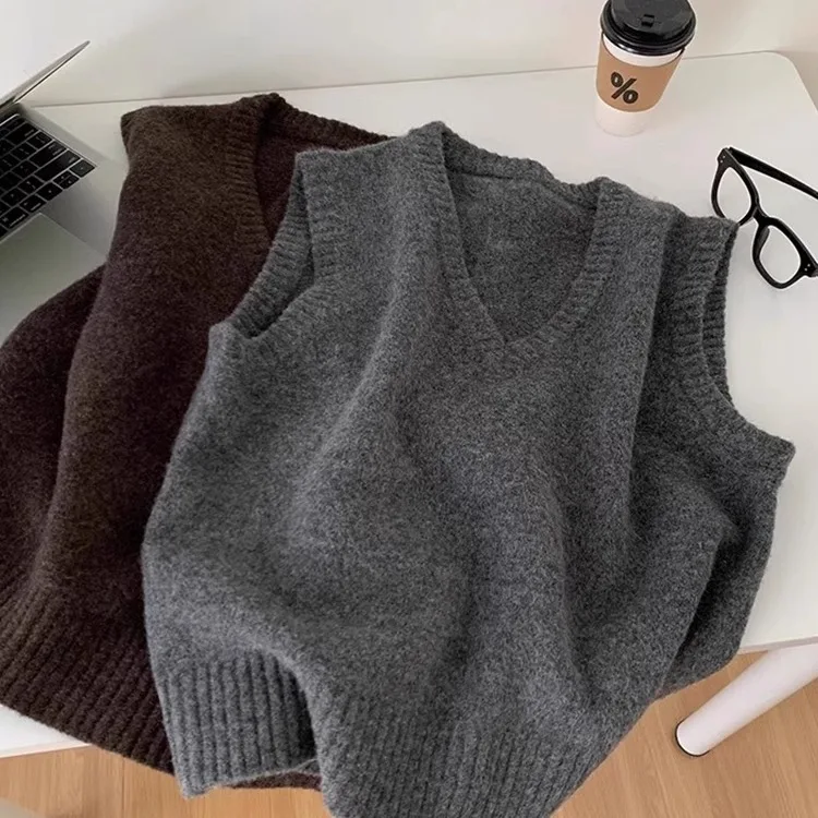 

Early Spring 2026 New Solid Color Temperament Simple V-neck Knitted Vest Women Wear High-end Sleeveless Sweater Vest with Top