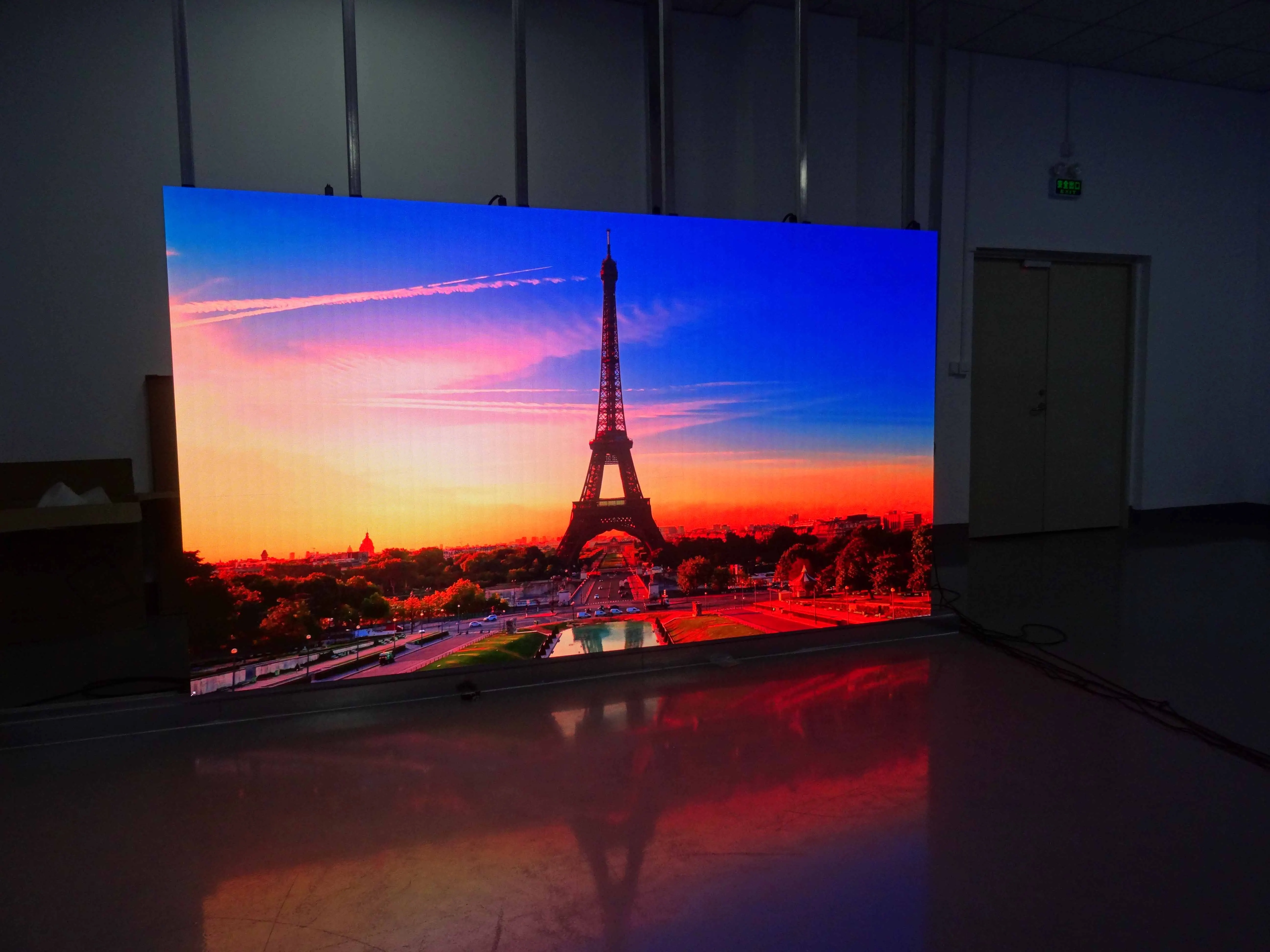 

P1.875 Small Pixel Pitch Indoor LED Digital Display HD Video Wall Screen