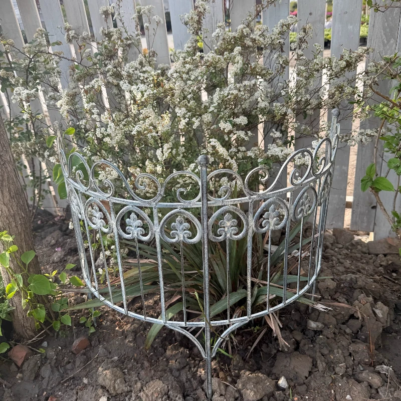 Rustic Garden Fence Make Old Iron Plant Support System for Climbing Vines Flower Bed Decor Border Ground Inserted Garden Trellis