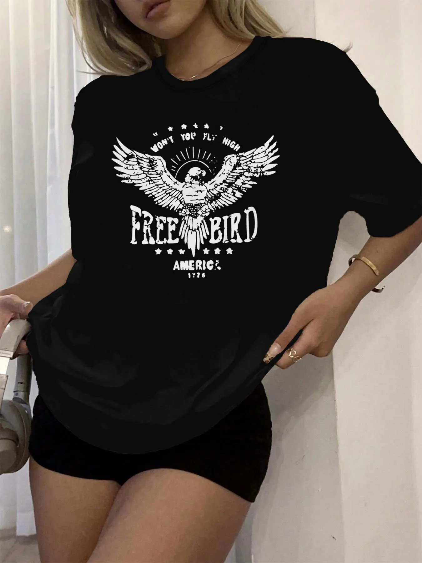 

Plus Size Elegant Retro - Inspired “Free Bird” Eagle Graphic Tee For Timeless Cool Vibes