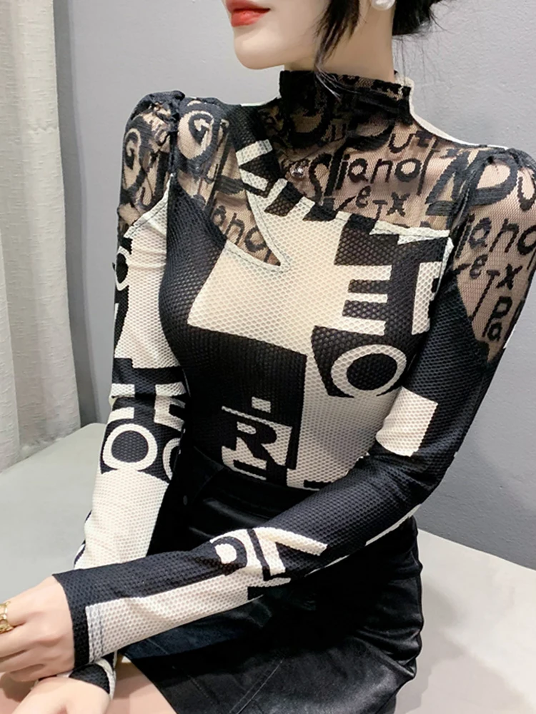 セクシーな透かし彫りロングスリーブTシャツ レディース 春新作 スリムフィット スプライシングトップス 小柄な体型向け 韓国風通勤服