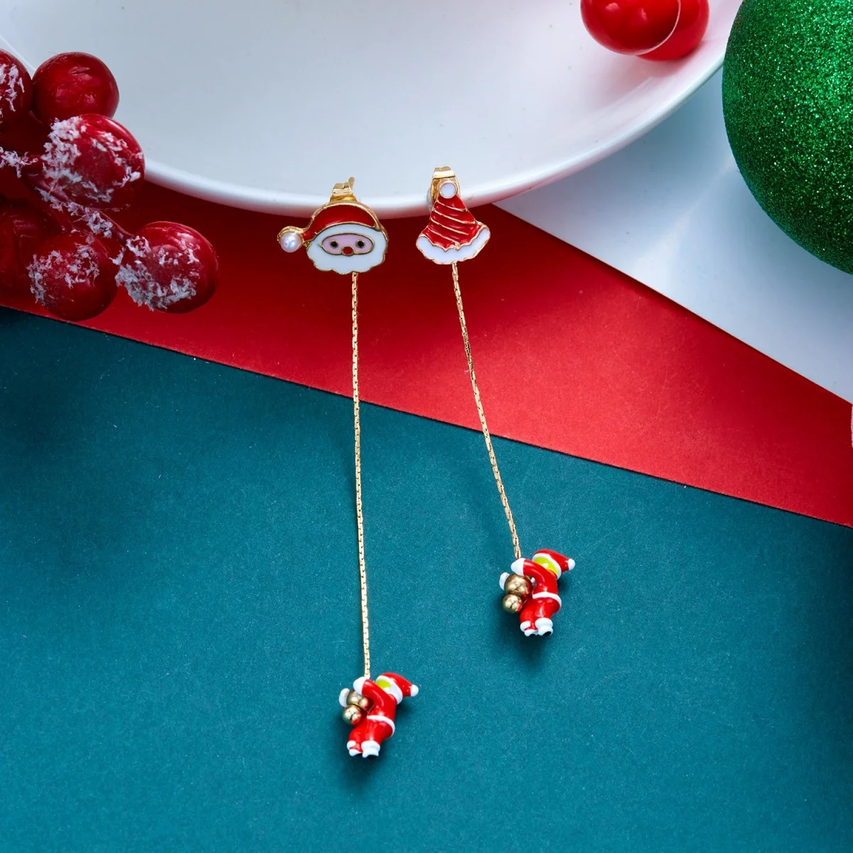 Weihnachts-Kletter-Set: Weihnachtsmann-Mütze, Handschuhe, Quasten-Ohrringe für Damen, asymmetrische Weihnachtsbaum- und Schneemann-Ohrringe, Schmuck. – Detail 38