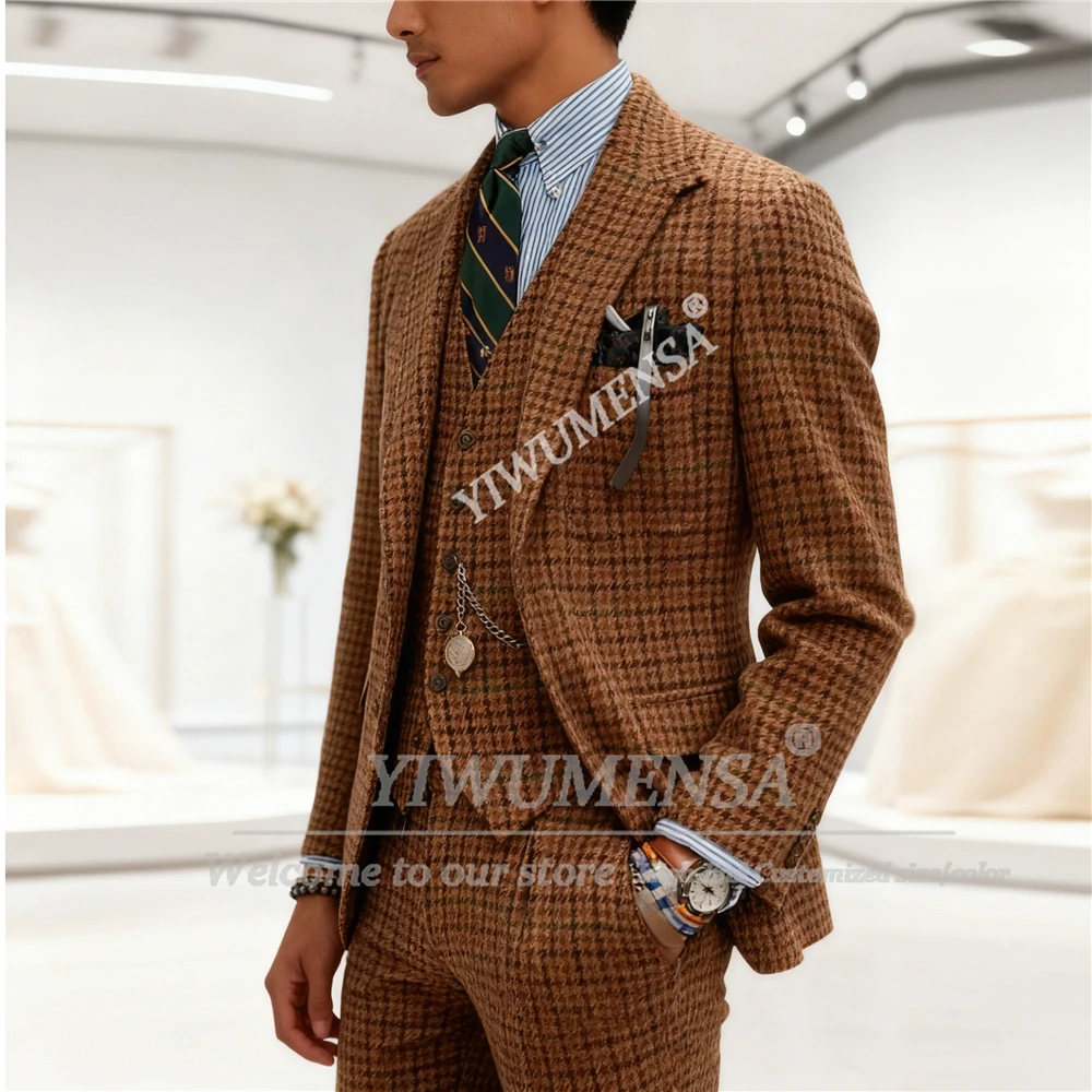 

Осенние твидовые мужские костюмы в клетку с зубчатыми лацканами, комплект из трех предметов, однобортные пиджаки для выпускного вечера, индивидуальный свадебный наряд-смокинги для жениха