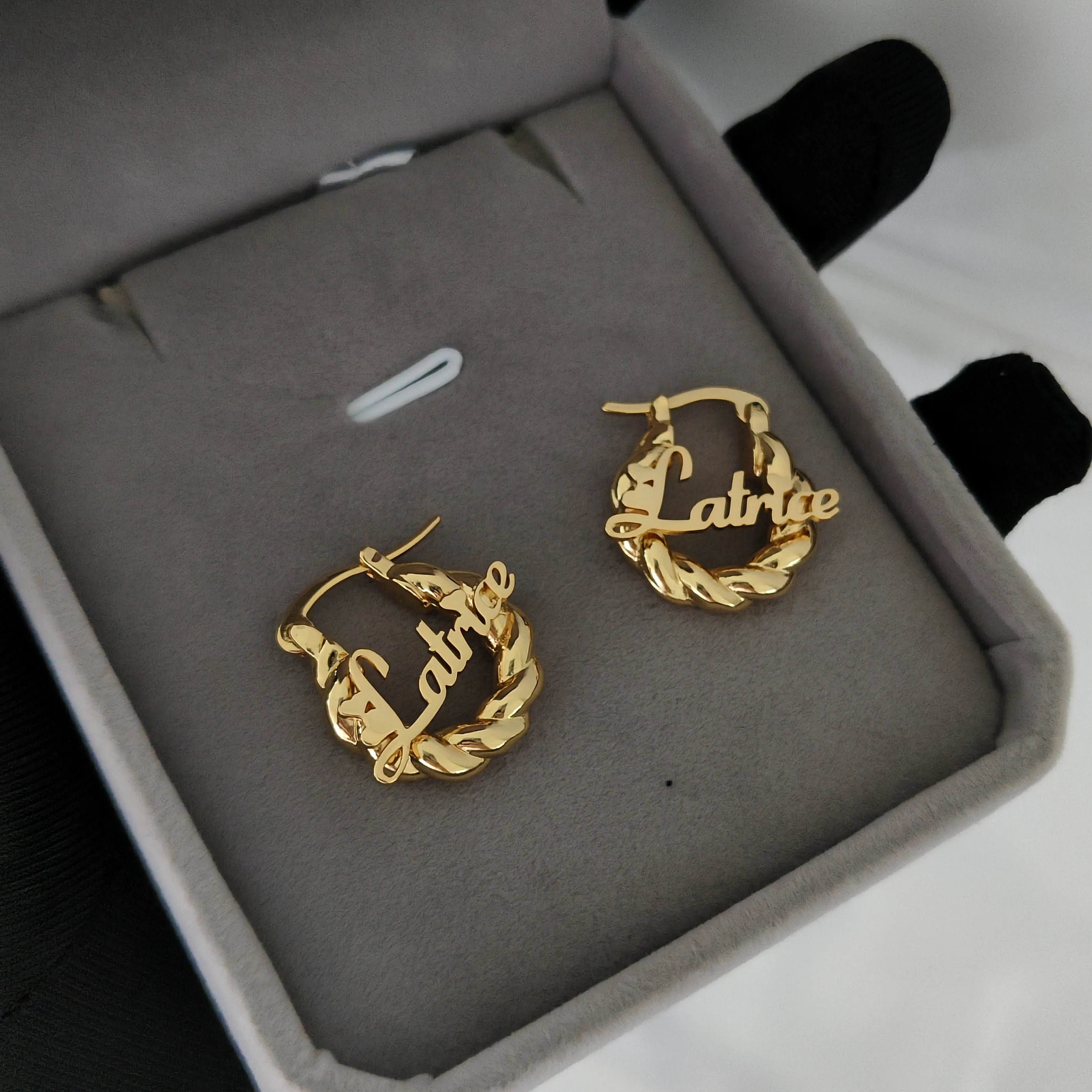 

DCEE New Wholesale 18mm Customized Name Earrings Personalized Letter Earrings Birthday Gift for Her Manufacturer Direct Sales