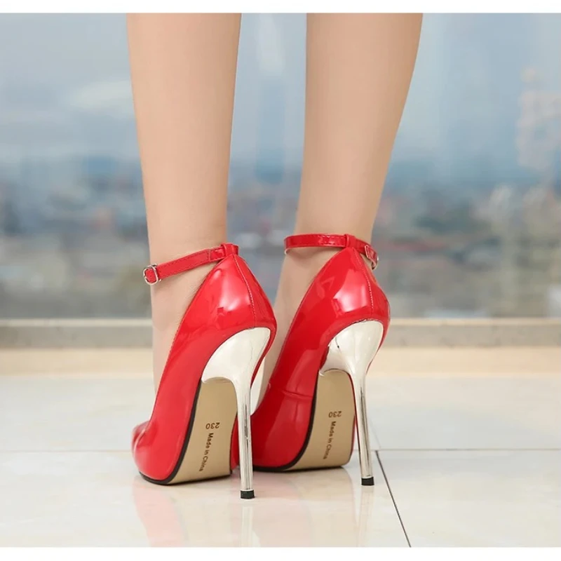 

LLXF унисекс туфли на шпильке с острым носком и ремешком на щиколотке, вечерние туфли на тонком высоком каблуке 13 см, женские туфли-лодочки из лакированной кожи для трансвеститов