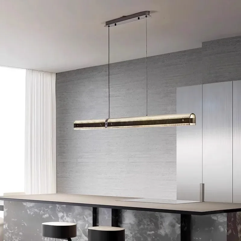 一言で言うと、イタリア製の長方形ダイニングテーブル用シャンデリア、ライトラグジュアリー、ミニマリスト、モデルルーム、展示ホール、ホテルのフロントデスクに最適です。