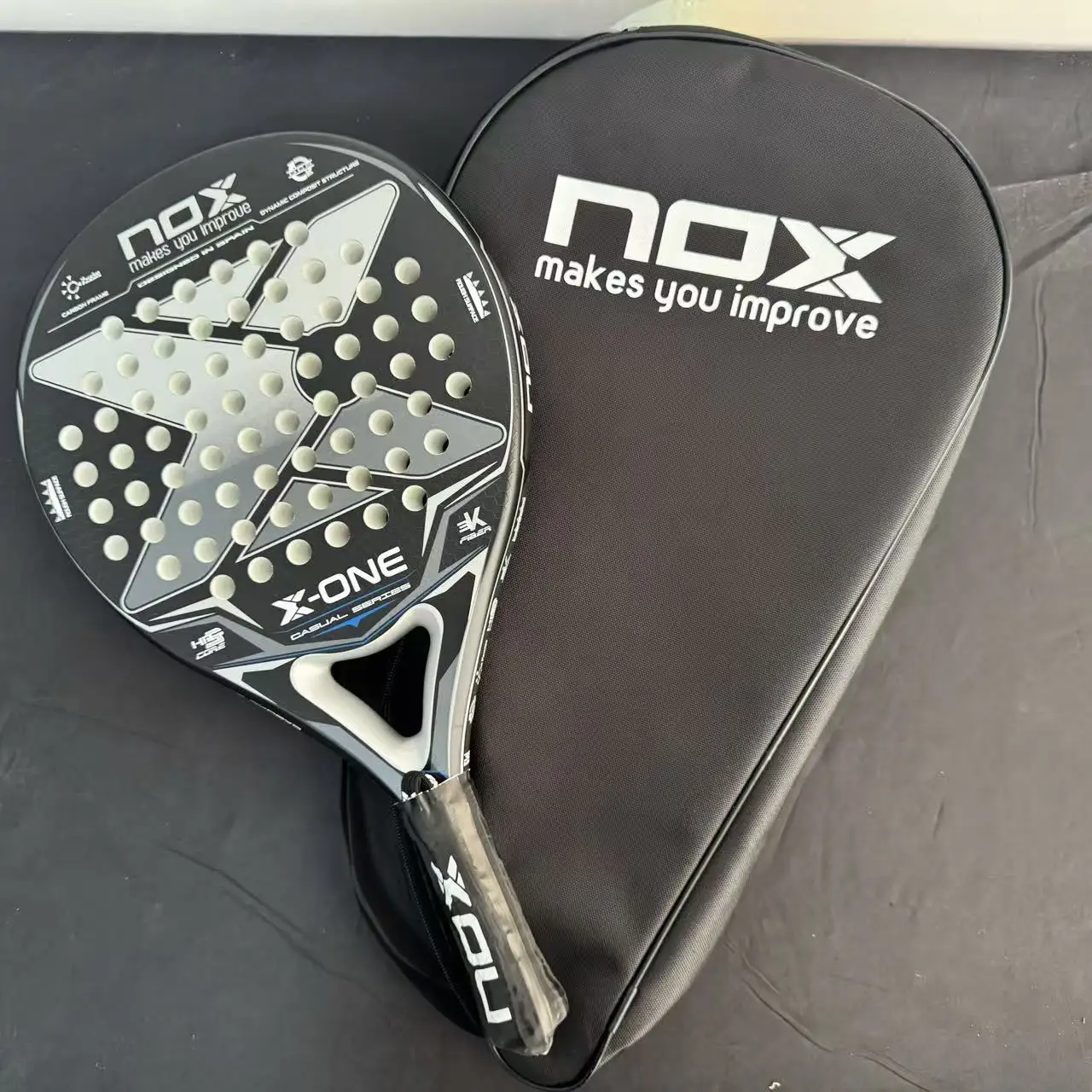 

Новые ракетки для падел-тенниса NOX Paleta: карбоновое волокно, сердцевина из пены EVA Memory Flex, легкие, для ярких ударов.