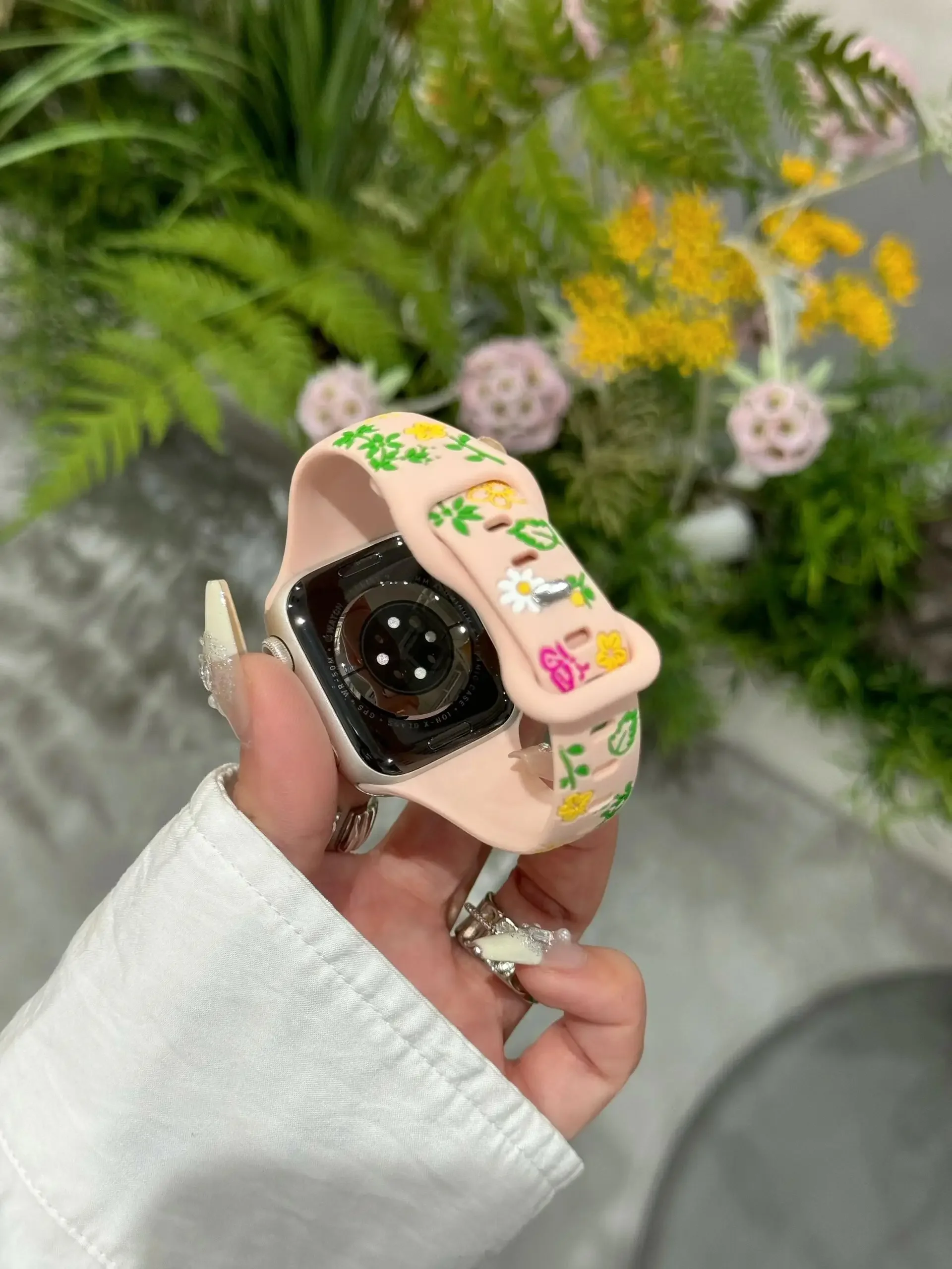Модный силиконовый ремешок с цветком для Apple Watch, женский ремешок серии 10/9/8/7/6/5/4, 38 мм, 40 мм, 41 мм, 42 мм, 44 мм, 45 мм, 46 мм, 49 мм
