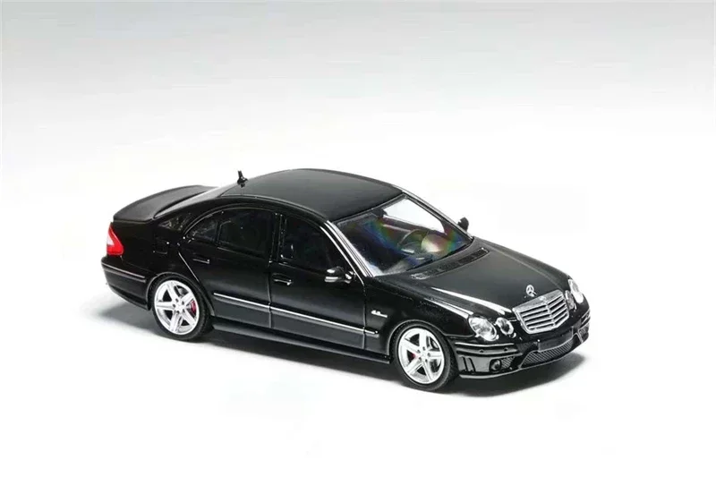 MK MODEL 1:64 E63 W211 Classic black /White /Red limited999  Diecast Model Car