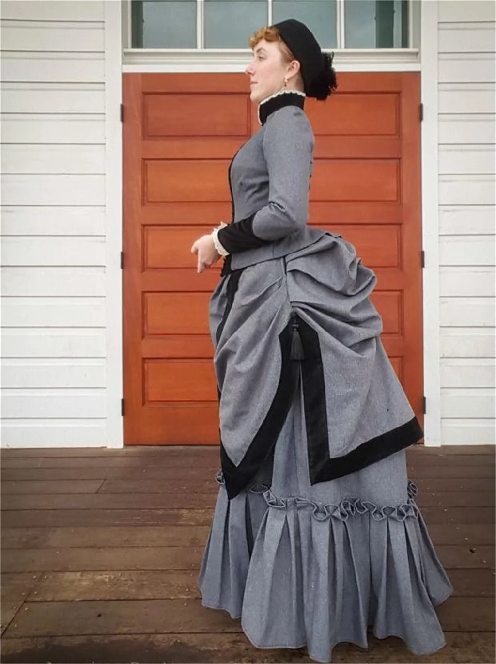Viktorianisches amerikanisches Duchess-Cosplay-Kostüm aus den 1880er Jahren, Ballkleid, viktorianisches georgianisches Kleid mit Schwänzen, maßgeschneidertes Kostüm-Set