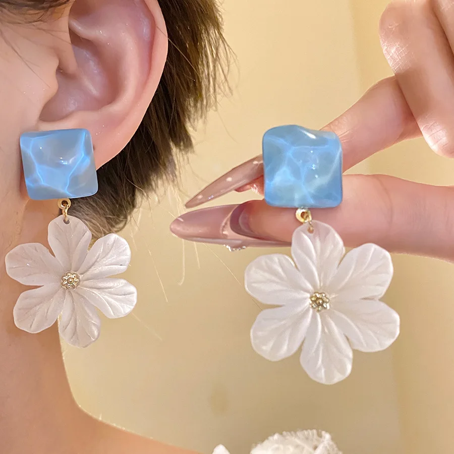 

White Blue Acrylic Flower Dangle Earrings for Women Charms Square Drop Earrings Bohemia Romantic Pendant Earrings Gifts Holiday