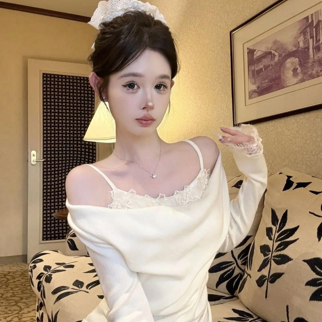 

Cotton Fake Two Pieces Slash Neck T-Shirts Ladies Autumn Lace Floral Interior Lapping Top Tee Women Clothes Trend Sexy Tshirt