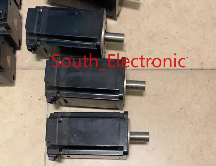 SGMAV-10ADA21   servo motor    ,  In good working condition, free shipping